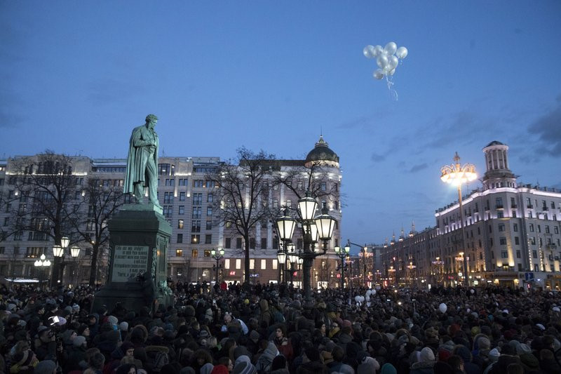 Giận dữ và đau thương sau vụ cháy trung tâm thương mại ở Nga